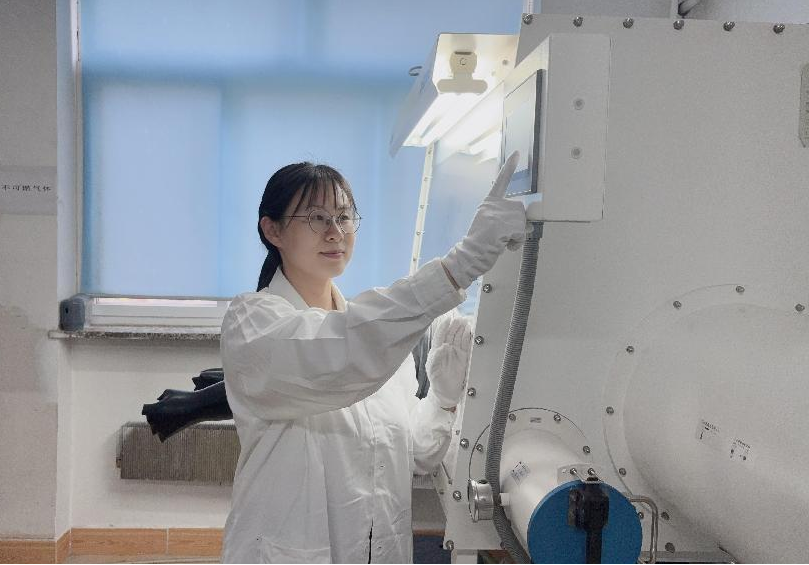 科研一线丨石爽爽：晶体成长虽慢，但每一步都通向光的将来